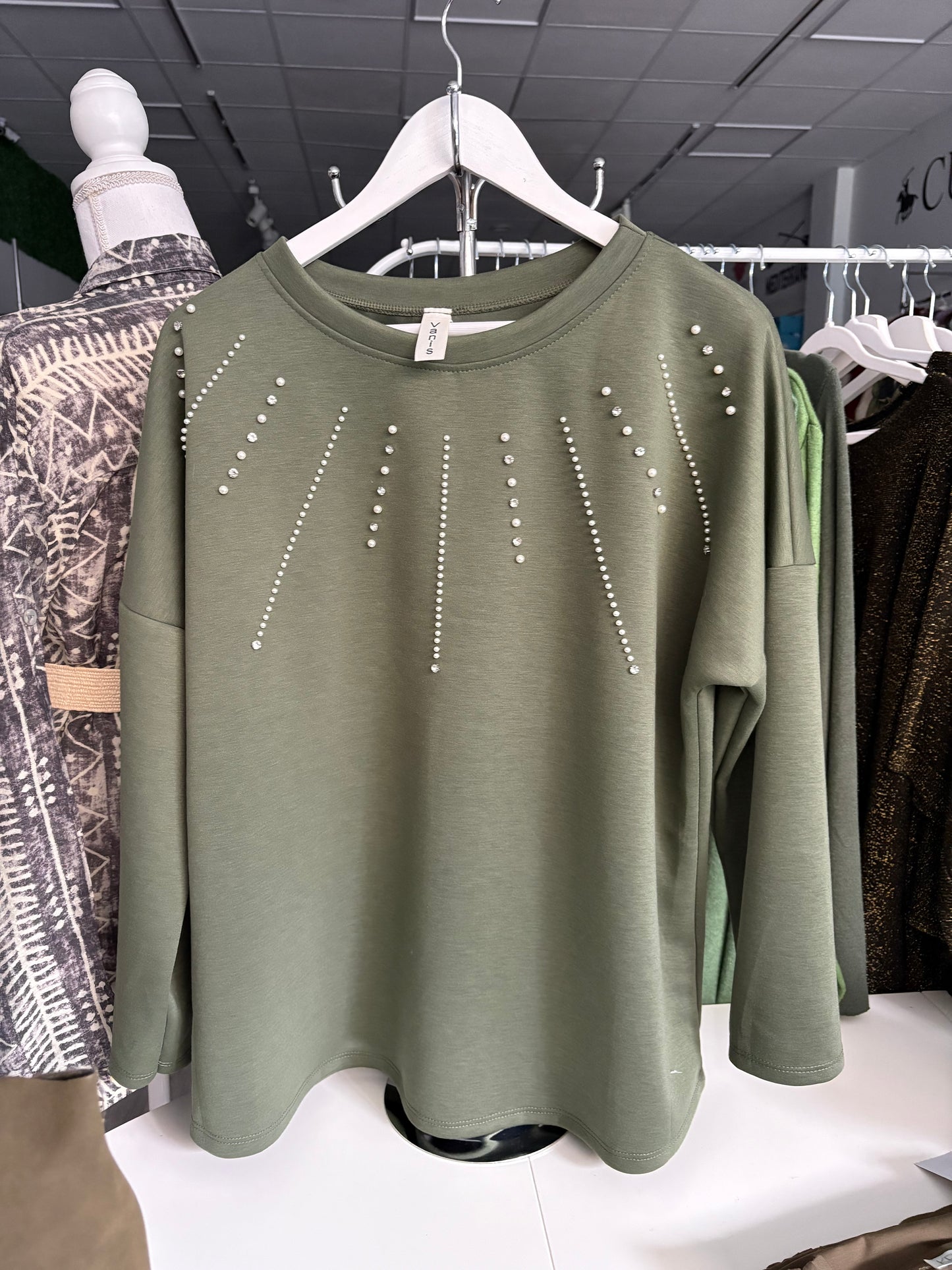 Sudadera de Mujer Verde Militar con Perlas y Brillos en el Pecho – Trapio