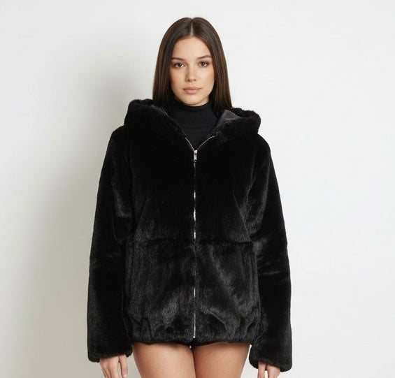 CHAQUETA DE PELO SINTÉTICO oscura TIPO BOMBER CON CREMALLERA Y GORRO – MUJER trapío