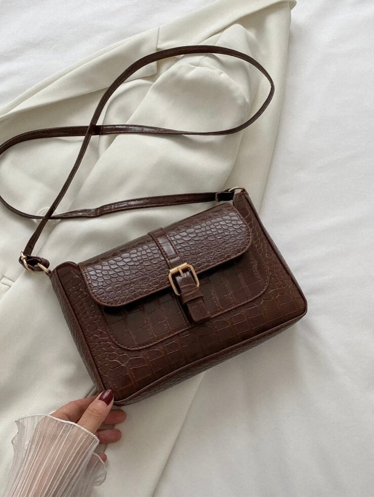 Bolso marrón cuadrado símil cocodrilo