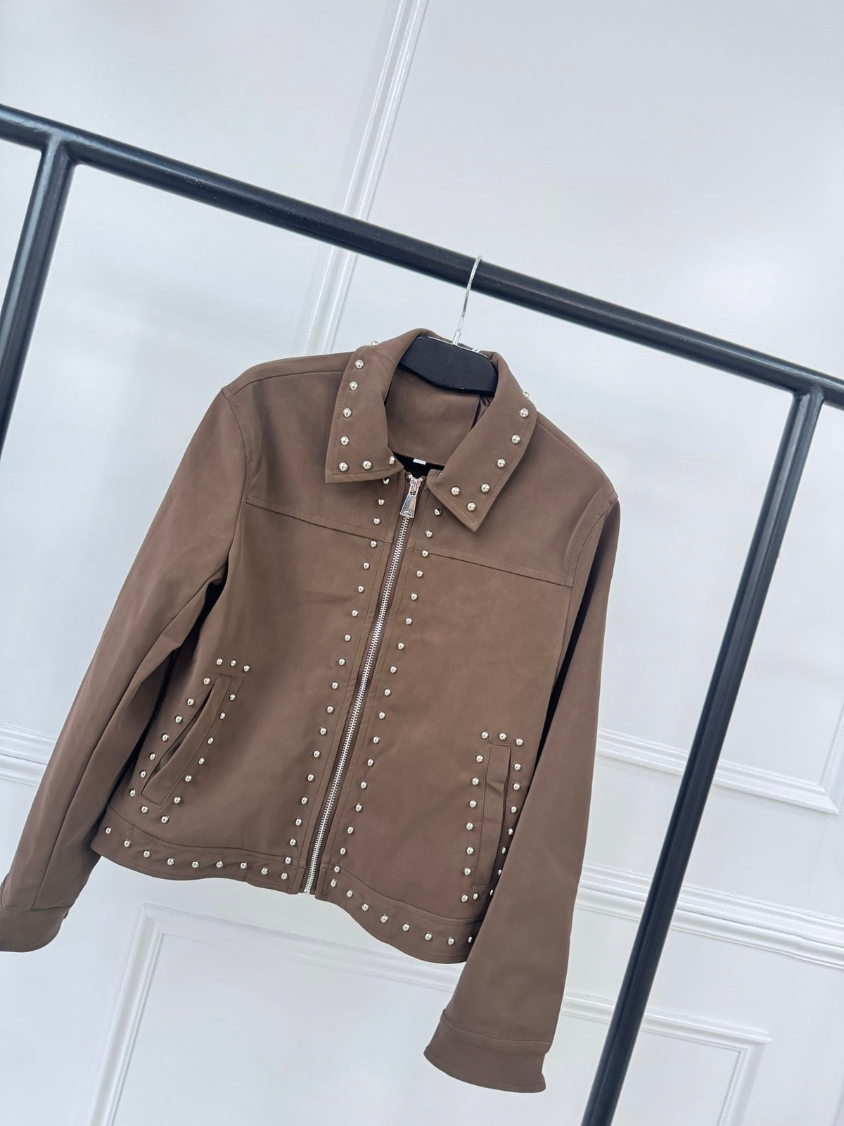 CHAQUETAS Y CAZADORAS