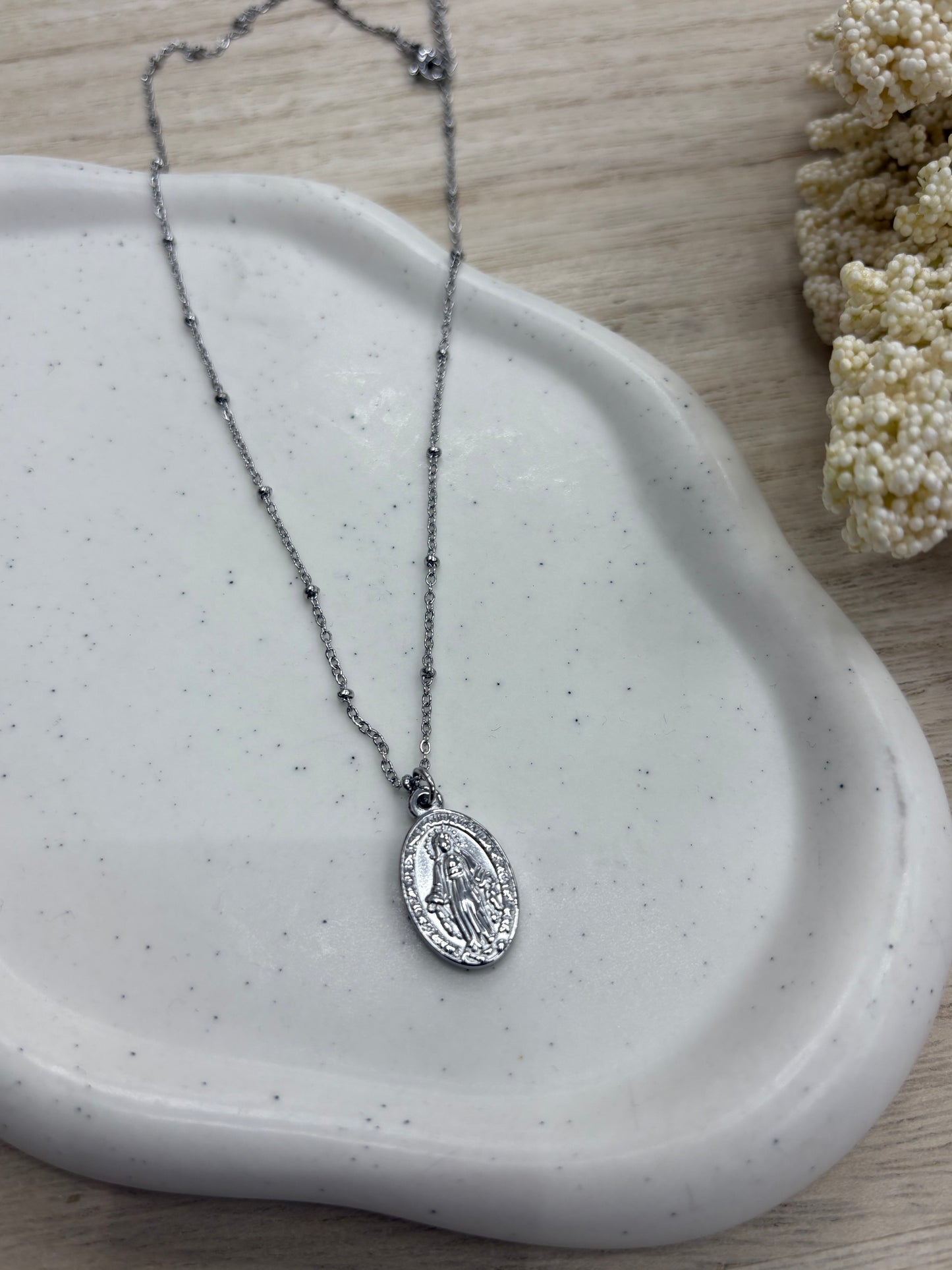 Medalla Virgen Milagrosa Trapío – Acero inoxidable plateado