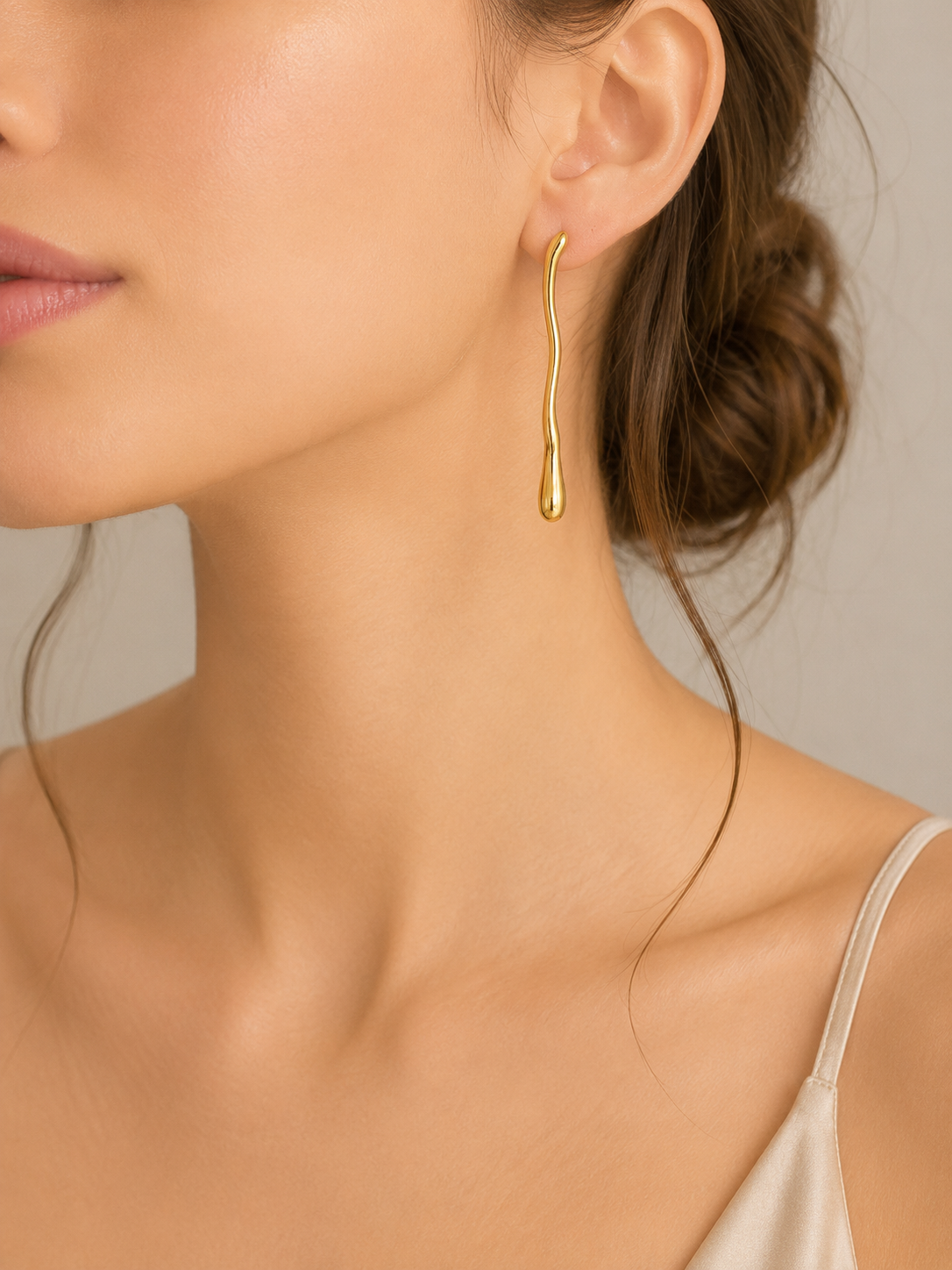 Pendientes Largos Minimalistas de Acero Dorado | Trapío