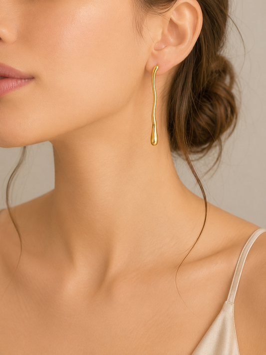 Pendientes Largos Minimalistas de Acero Dorado | Trapío