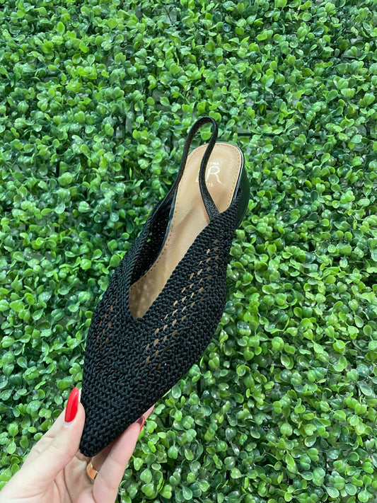 Zapato semi plano trenzado negro