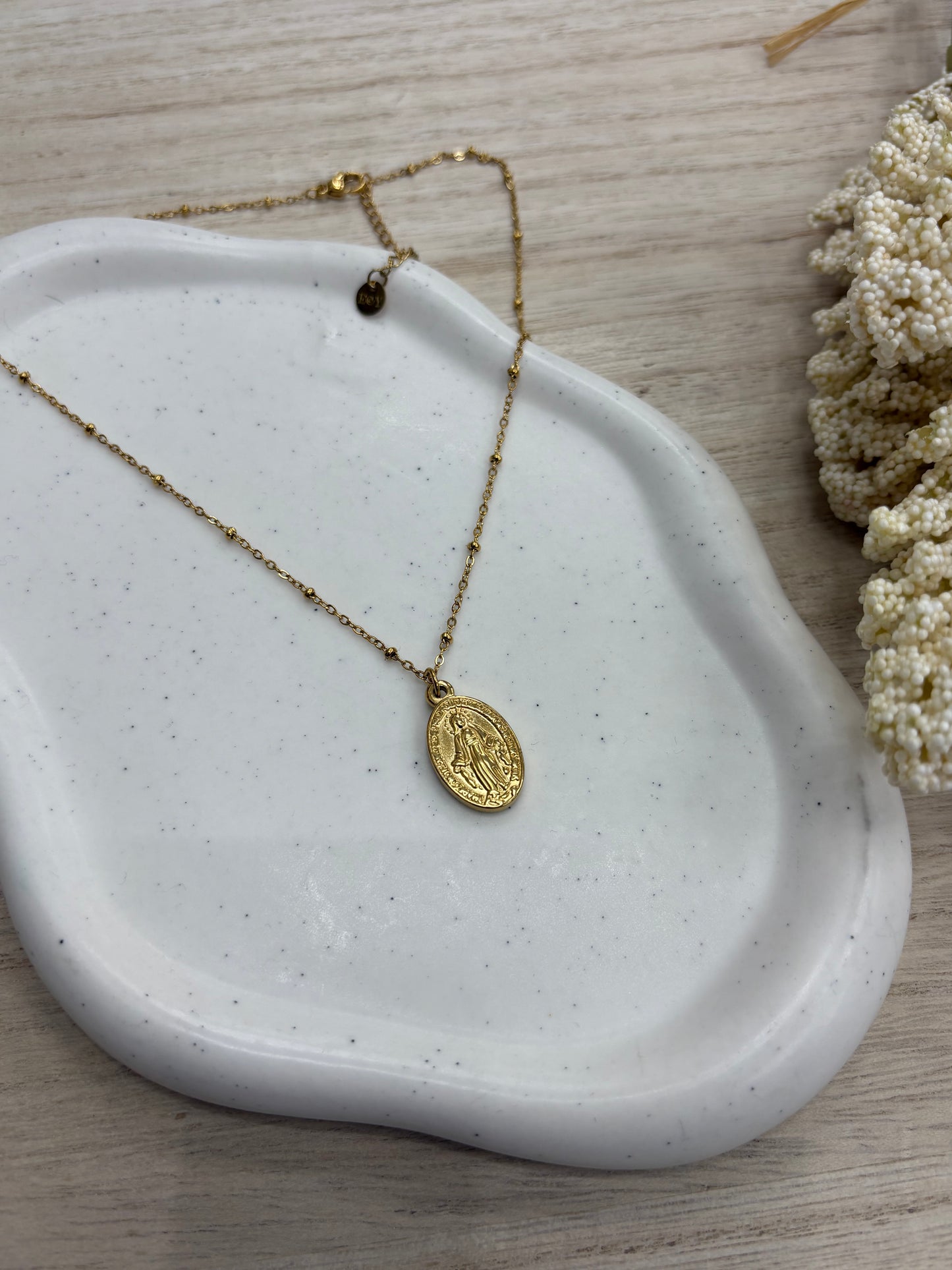 Medalla Virgen Milagrosa Trapío – Acero inoxidable dorado
