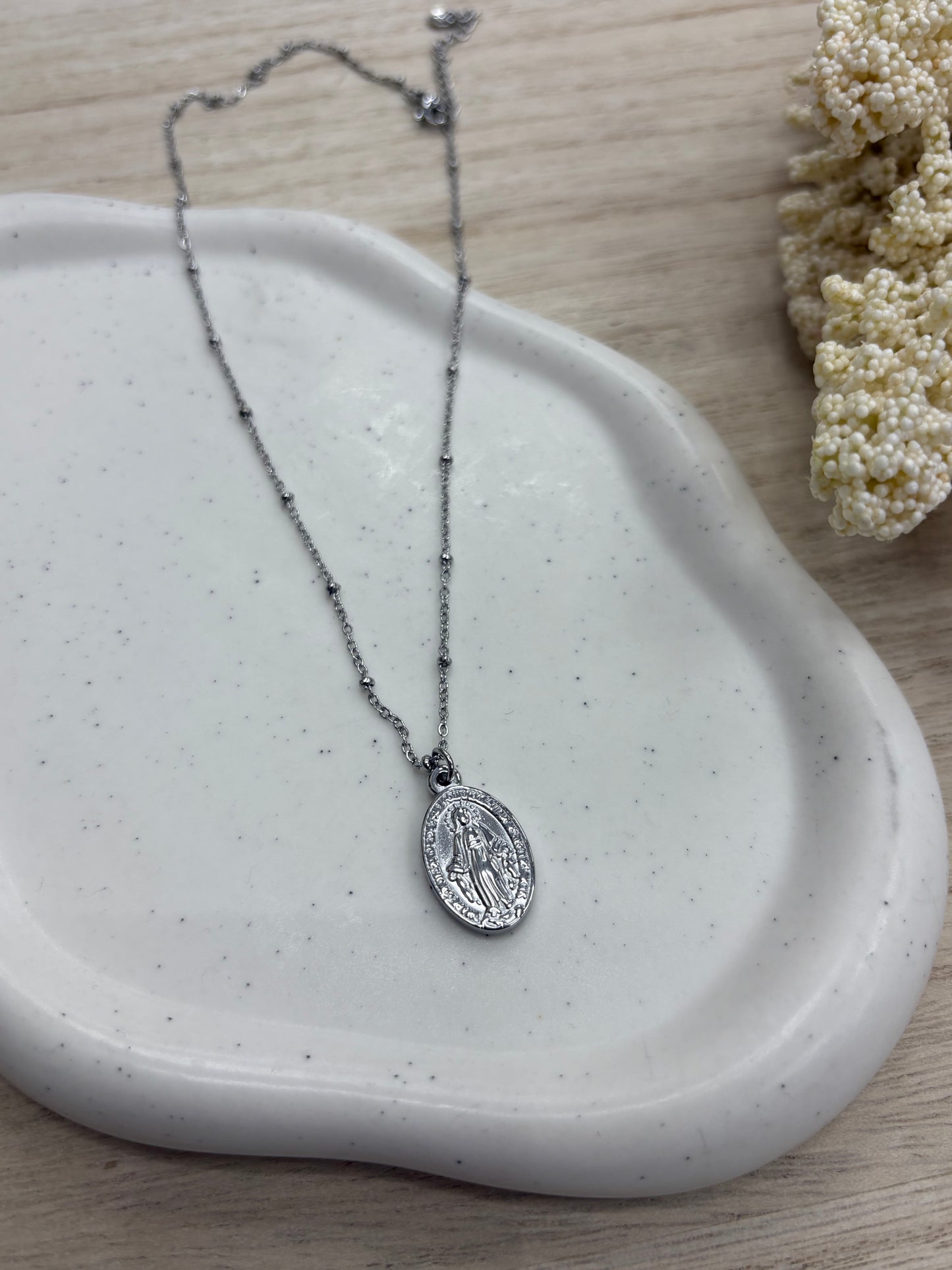 Medalla Virgen Milagrosa Trapío – Acero inoxidable plateado