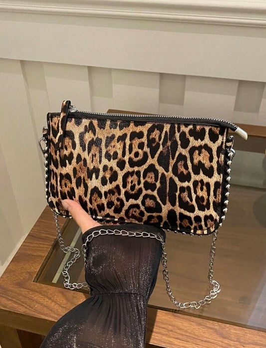 Bolso sobre animal print