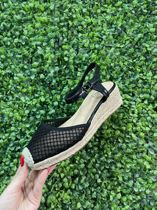 Zapatillas cuña baja negra brillo