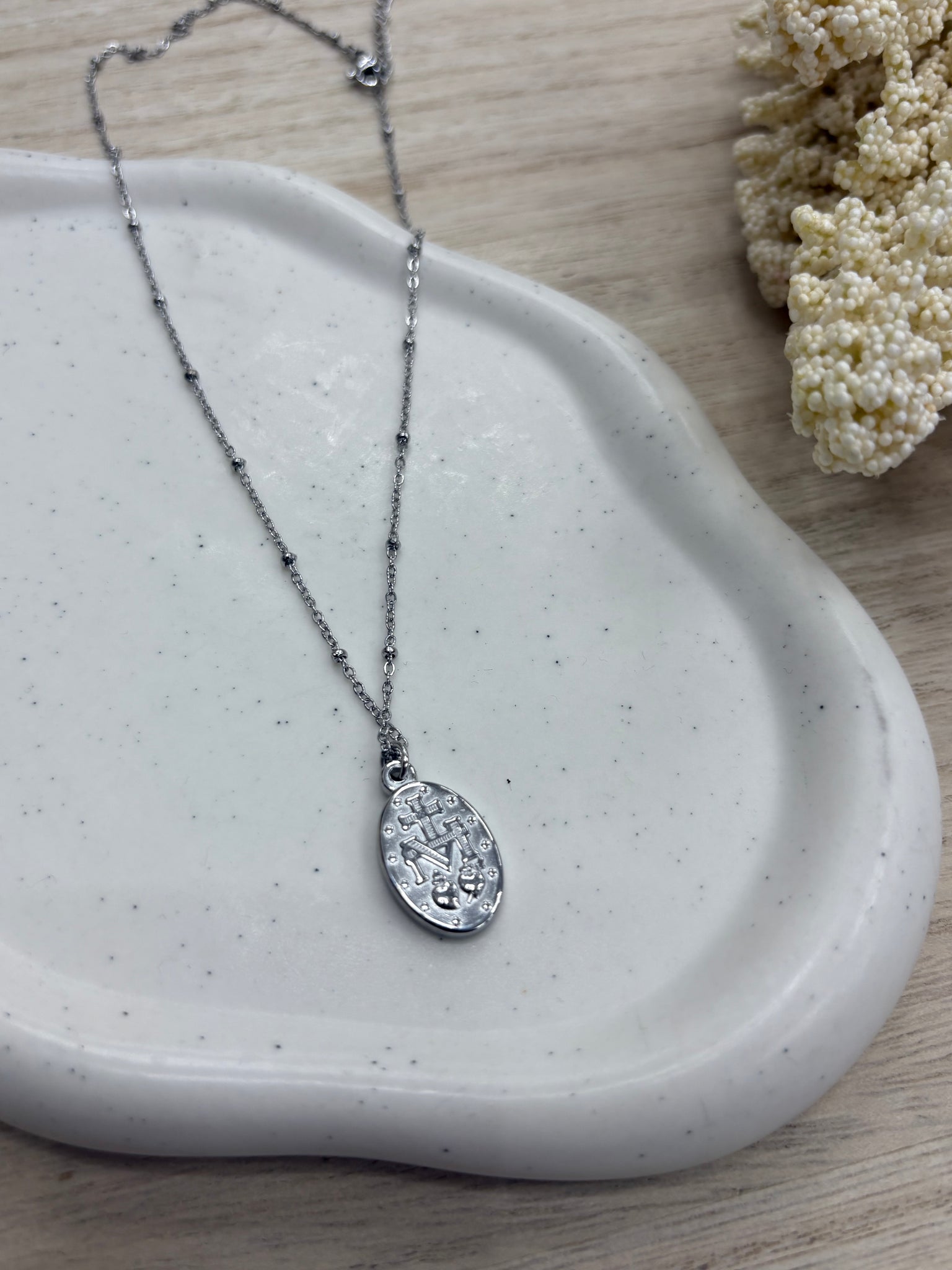 Medalla Virgen Milagrosa Trapío – Acero inoxidable plateado