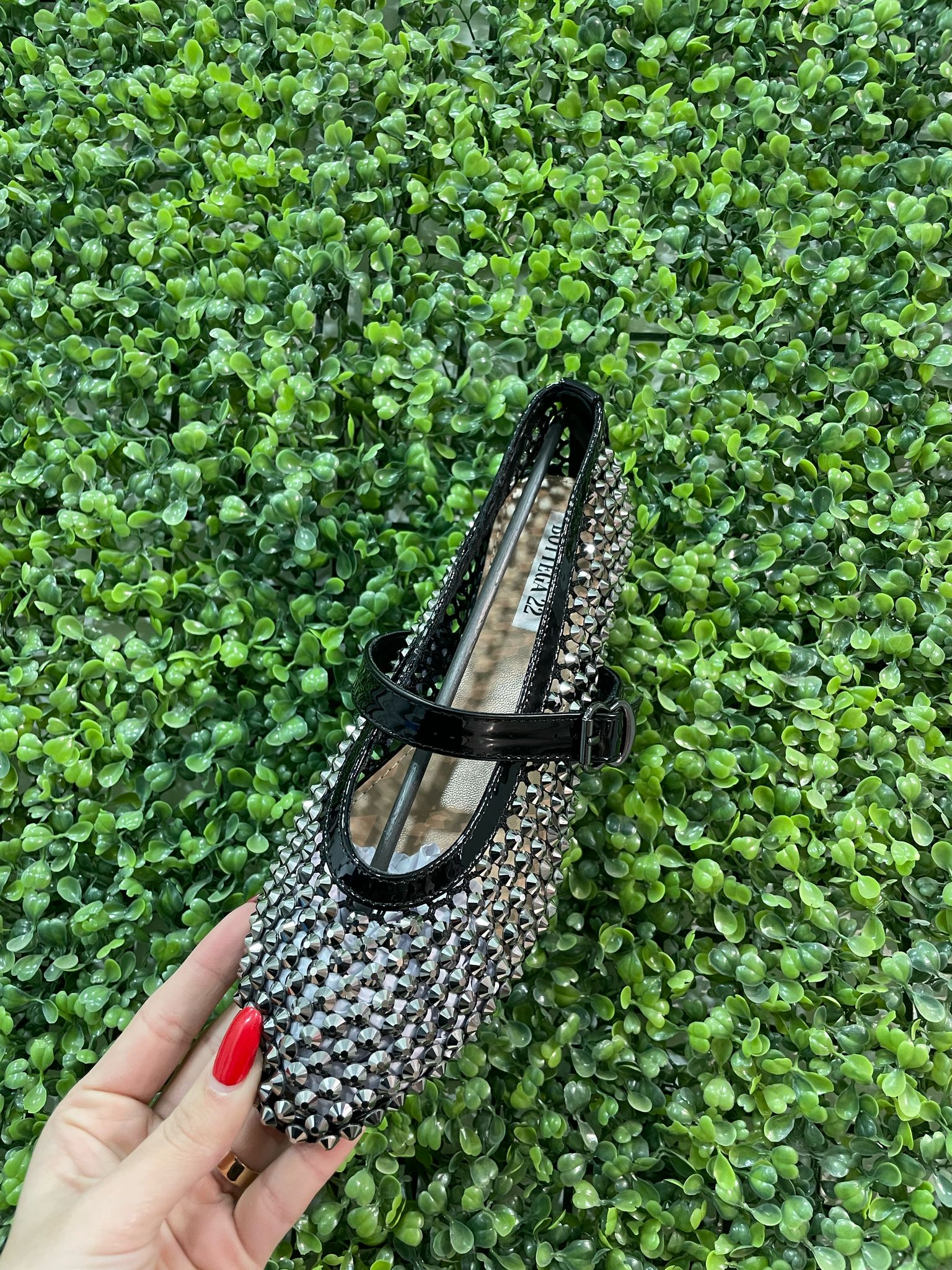 Zapato plano pedrería negro