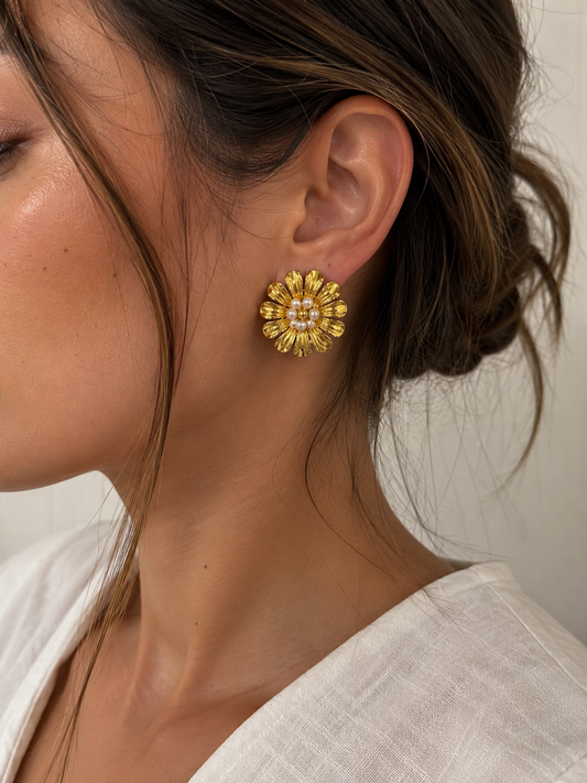 Pendientes Flor Dorada con Perlas de Acero Inoxidable | Trapío