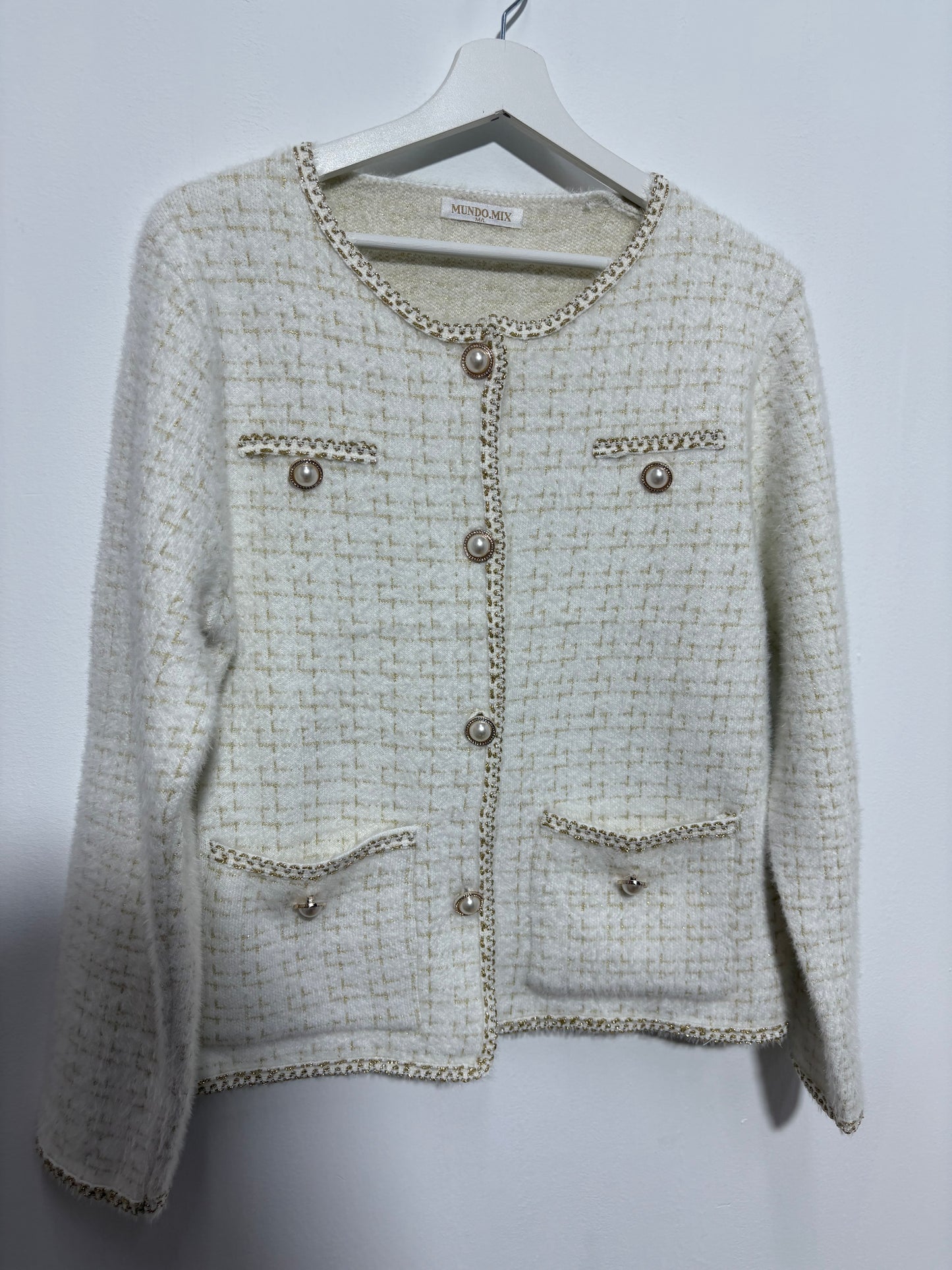 CHAQUETA BLANCA HILO DORADO CUELLO REDONDO