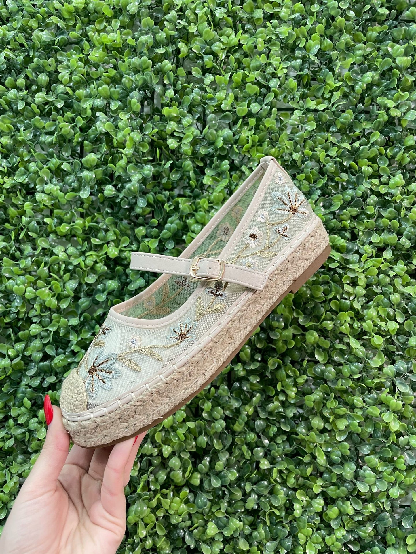 Zapatillas plana bordados beige