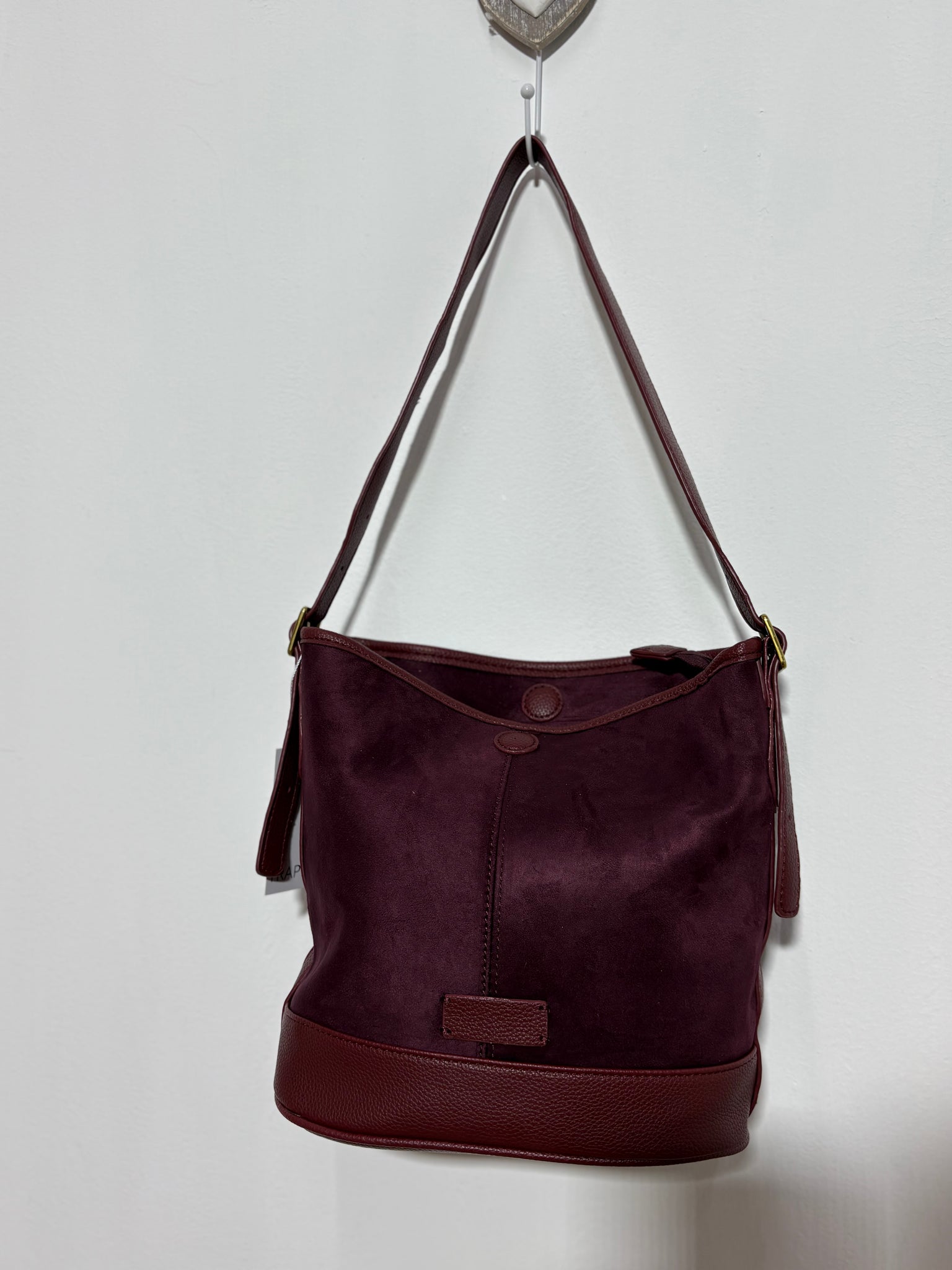Bolso Sierra Encina – Saco de serraje granate con polipiel y cierre de cremallera | Trapío