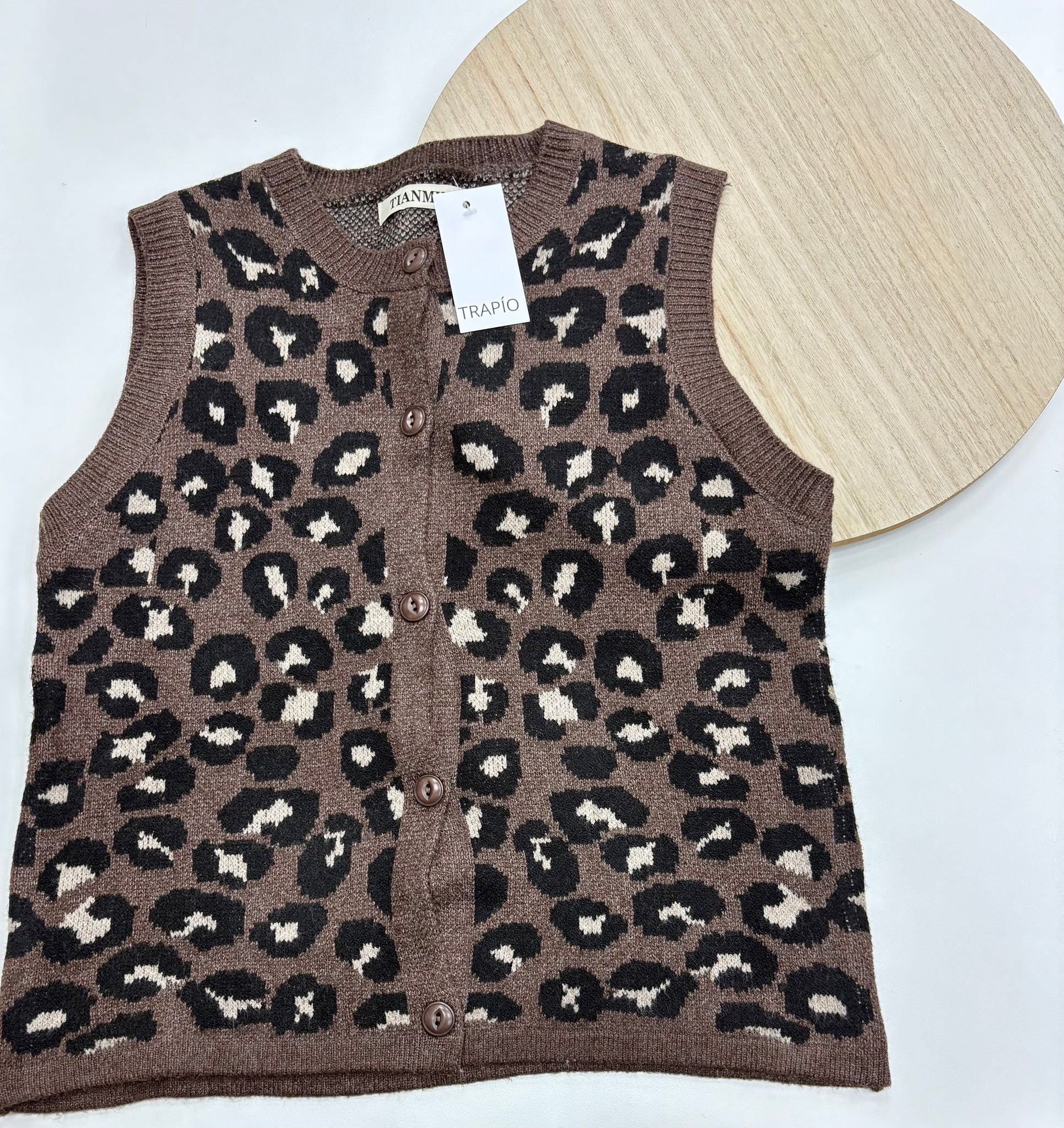 Chaleco “Cerro Arena” Animal Print en tonos marrones y arena – Trapío