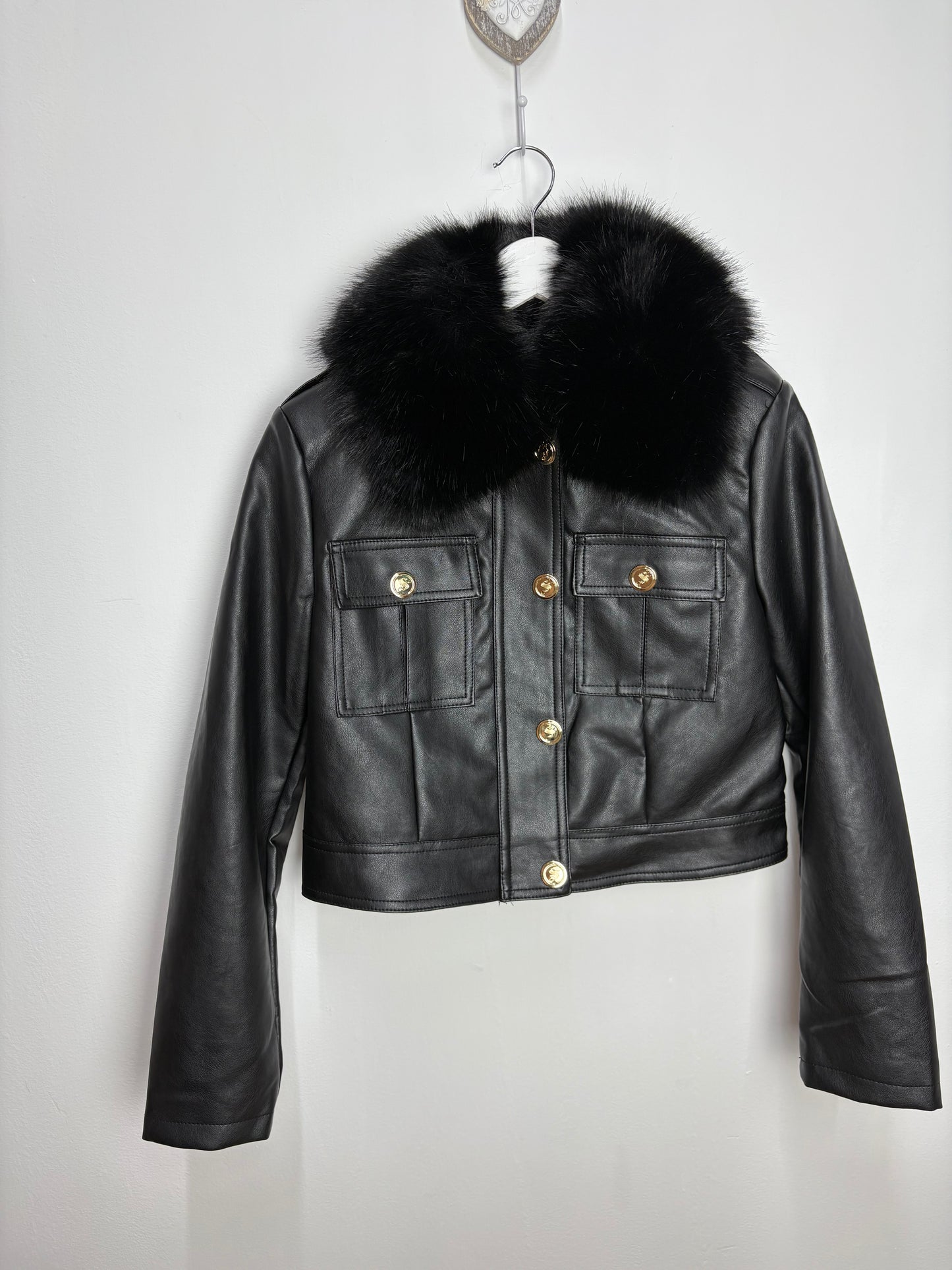 Chaqueta oscura pelo