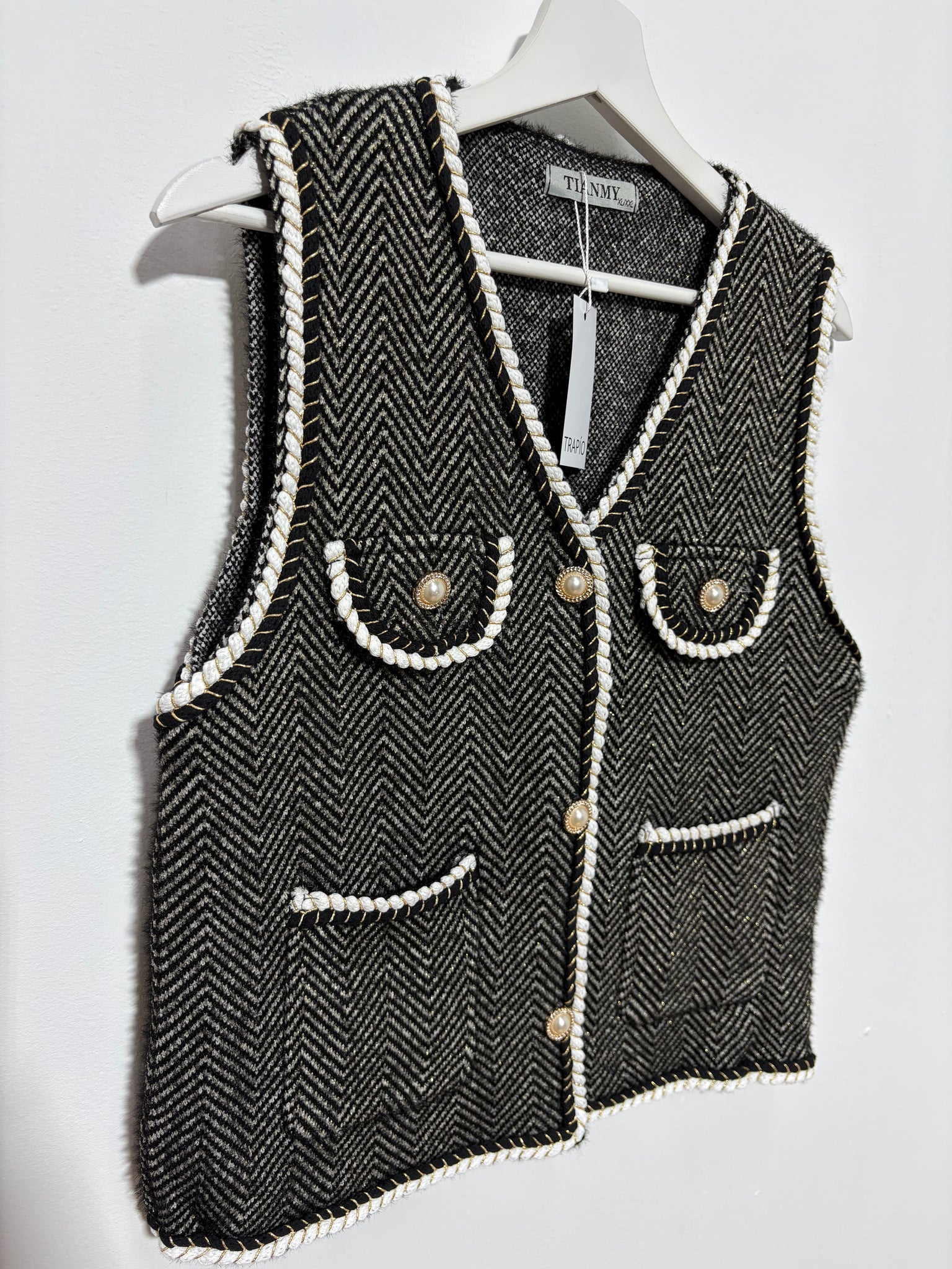 Chaleco Sierra Nevada – Tono Oscuro con Hilo Dorado -Trapío